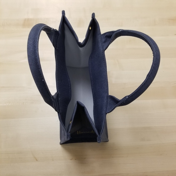 Harrods Queen Elizabeth II 2022 Platinum Jubilee Anniversary Navy Tote Bag, NWT - Picture 6 of 12